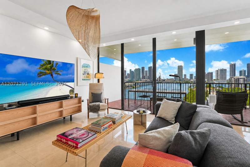 1 bedroom Condominium at 1000 Venetian Way 1108, One Thousand Venetian Way, Miami — photo 4