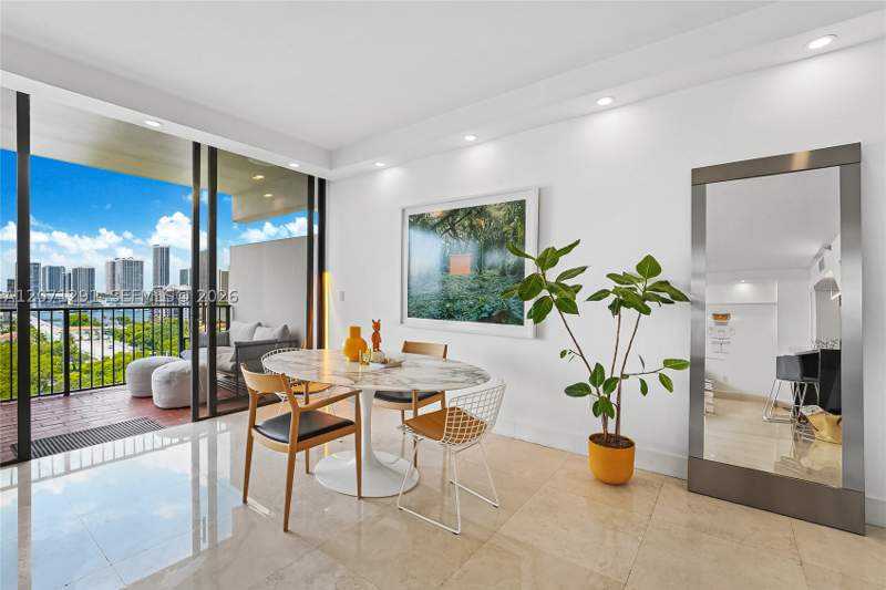 1 bedroom Condominium at 1000 Venetian Way 1108, One Thousand Venetian Way, Miami — photo 5