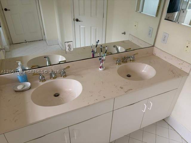 4 bedroom SingleFamilyResidence at 11351 NW 64th Ter, Doral Isles Riviera, Doral — photo 4