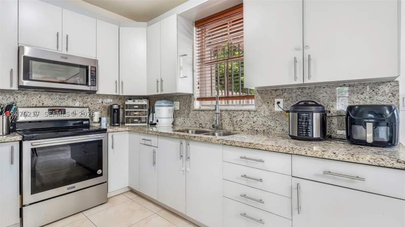 3 bedroom Townhouse at 27255 SW 138th Ct, Riverside At Bisc Natl Pk, Homestead — photo 5