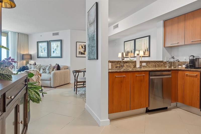 2 bedroom Condominium at 9066 SW 73rd Ct 1007, Metropolis II At Dadeland, Miami — photo 4