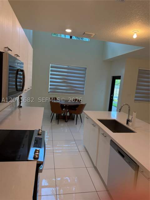 4640 NW 84 16, Doral FL - photo 23 of 52