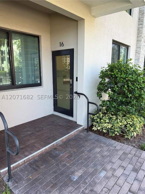 4640 NW 84 16, Doral FL - photo 6 of 52