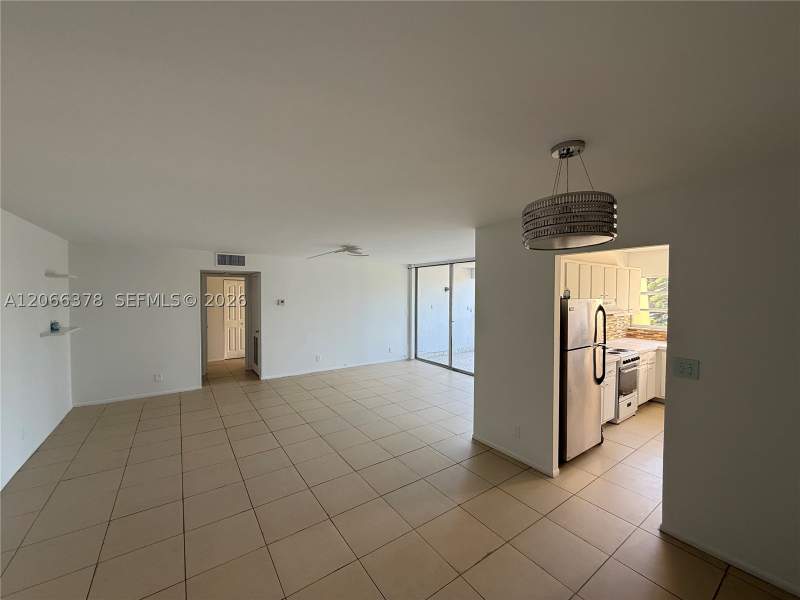 1 bedroom Condominium at 952 NE 199th St 4K, Lake Park Condo No 1 - Bl, Miami — photo 2