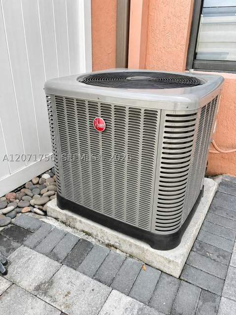 8876 W 35th Way, Hialeah FL - photo 23 of 30