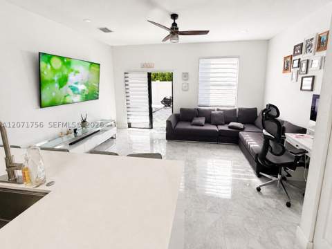 8876 W 35th Way, Hialeah FL - photo 6 of 30