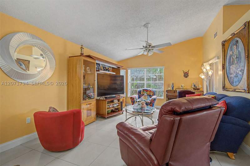 3 bedroom SingleFamilyResidence at 14963 SW 74th Ter, Sunset Shores, Miami — photo 3