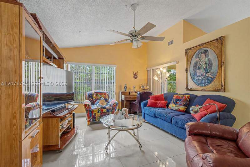 3 bedroom SingleFamilyResidence at 14963 SW 74th Ter, Sunset Shores, Miami — photo 4
