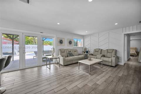8251 NW 185th St, Hialeah FL - photo 10 of 39