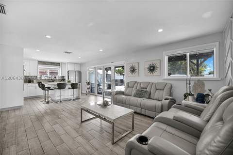 8251 NW 185th St, Hialeah FL - photo 12 of 39