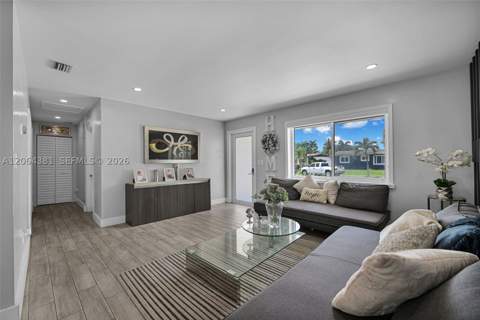 8251 NW 185th St, Hialeah FL - photo 13 of 39