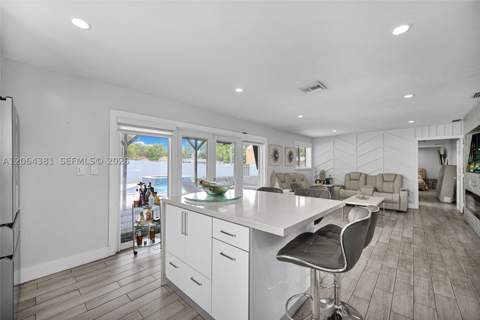 8251 NW 185th St, Hialeah FL - photo 17 of 39