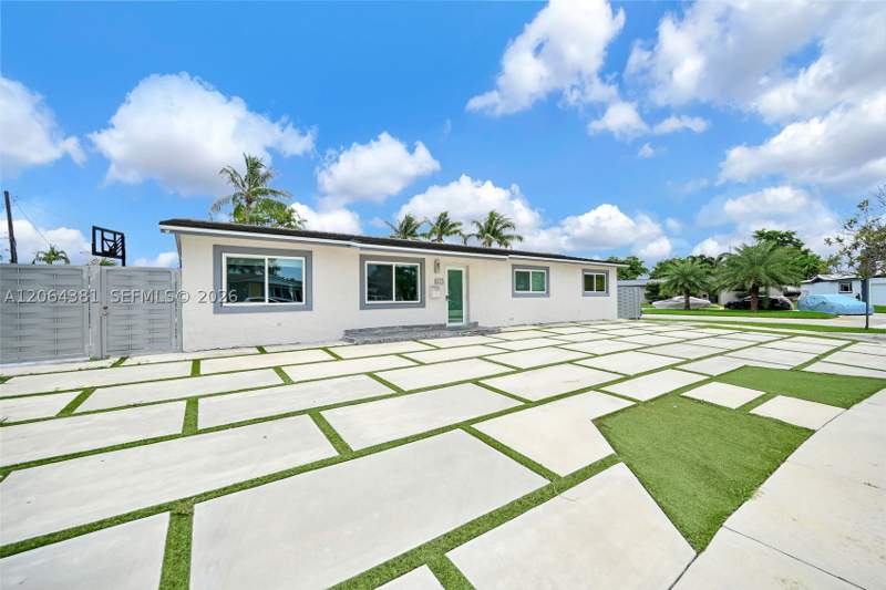 5 bedroom SingleFamilyResidence at 8251 NW 185th St, Palm Springs North Sec Q, Hialeah — photo 2