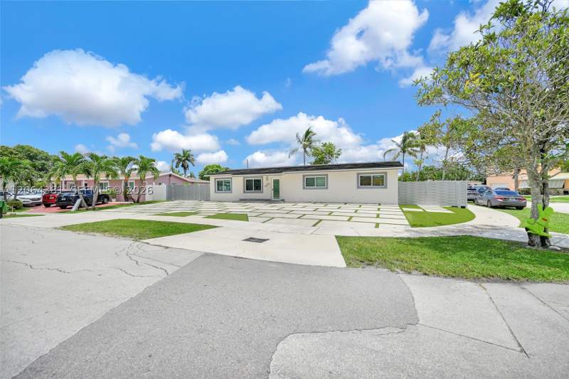 5 bedroom SingleFamilyResidence at 8251 NW 185th St, Palm Springs North Sec Q, Hialeah — photo 5