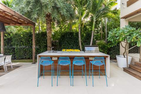 455 E Dilido Dr, Miami Beach FL - photo 16 of 47