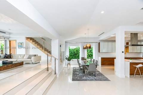 455 E Dilido Dr, Miami Beach FL - photo 23 of 47