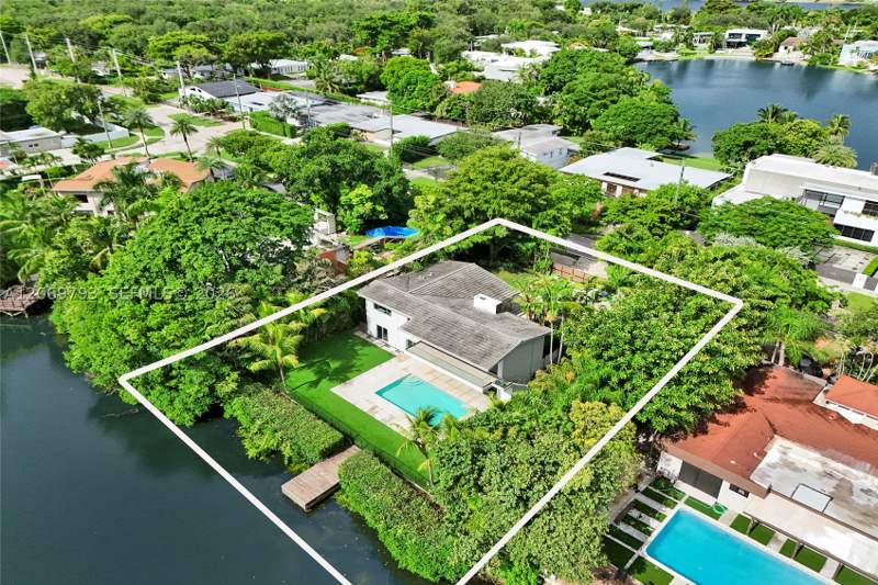 6 bedroom SingleFamilyResidence at 19231 NE 22nd Ave, ENCHANTED LAKE SEC 3, Miami — photo 1