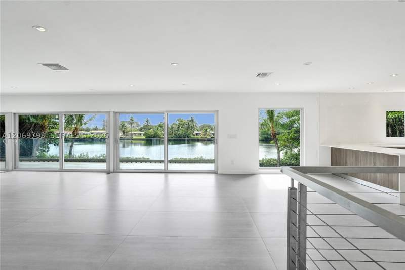 6 bedroom SingleFamilyResidence at 19231 NE 22nd Ave, ENCHANTED LAKE SEC 3, Miami — photo 5