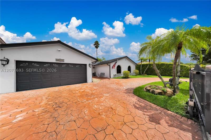 4 bedroom SingleFamilyResidence at 13991 SW 159 terrace, Mediterrania, Miami — photo 2
