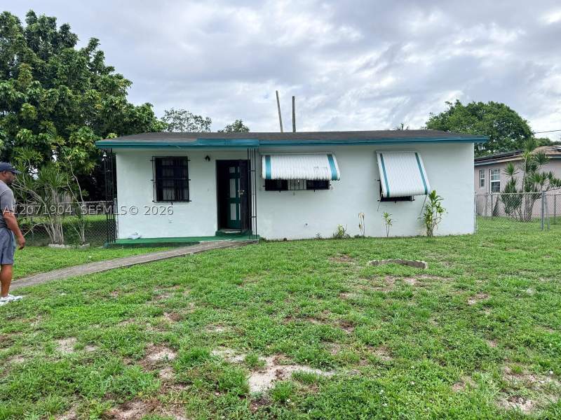 3 bedroom SingleFamilyResidence at 2911 NW 161st St, Pine Tree Park 1st Addn, Miami Gardens — photo 2