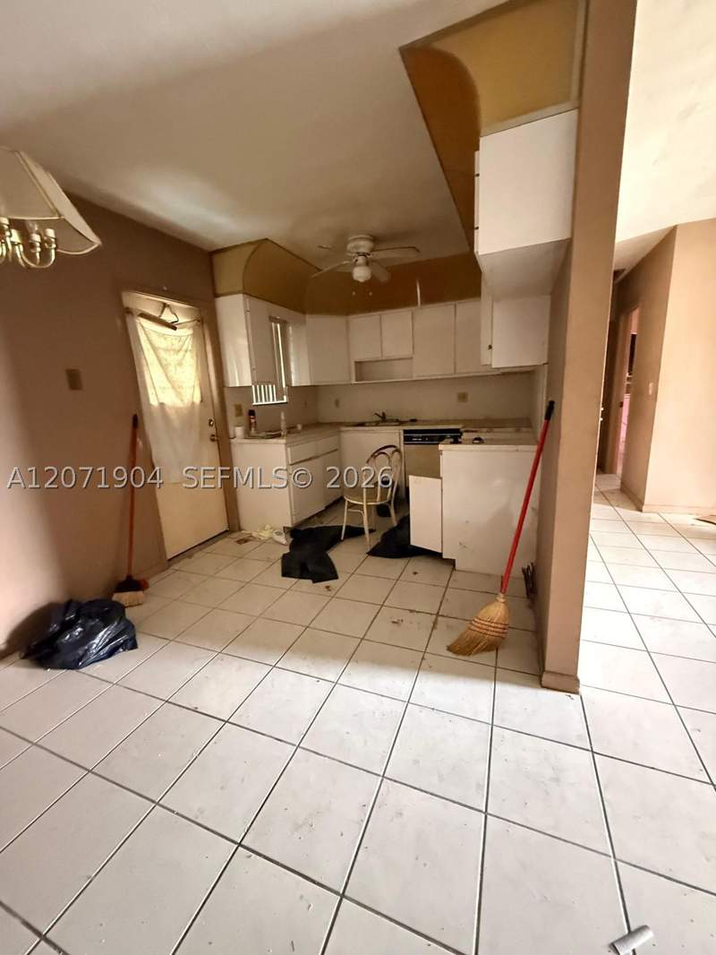 3 bedroom SingleFamilyResidence at 2911 NW 161st St, Pine Tree Park 1st Addn, Miami Gardens — photo 4