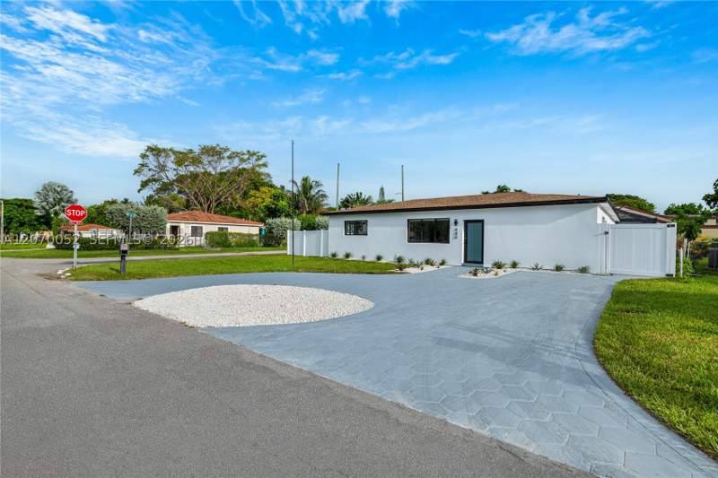 3 bedroom SingleFamilyResidence at 480 NE 109th St, Gellers Subdivision, Miami — photo 2