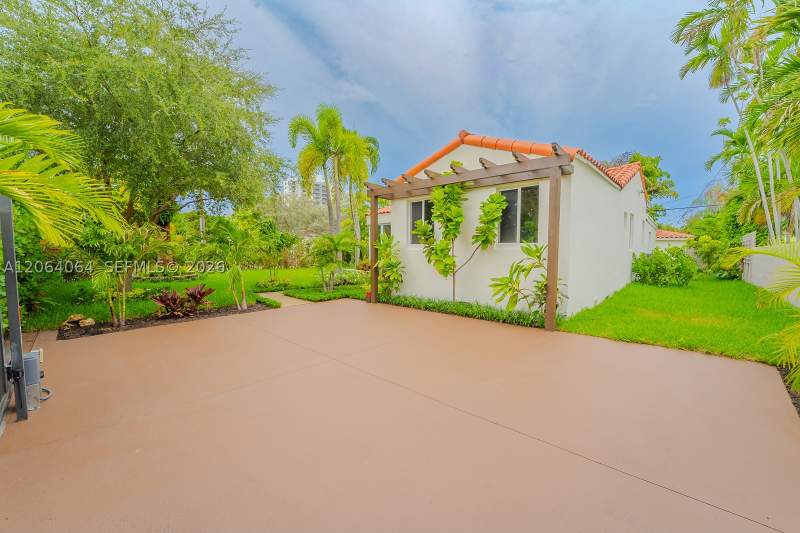 3 bedroom SingleFamilyResidence at 2483 SW 24th St, Silver Bluff Ests-Sec A, Miami — photo 3