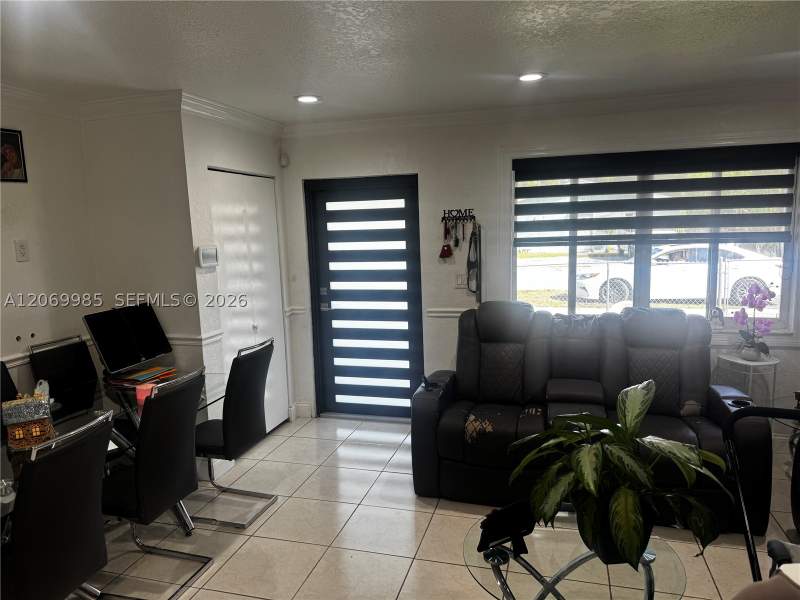 2 bedroom SingleFamilyResidence at 15200 Railroad Dr, Rainbow Gardens, Miami Gardens — photo 2
