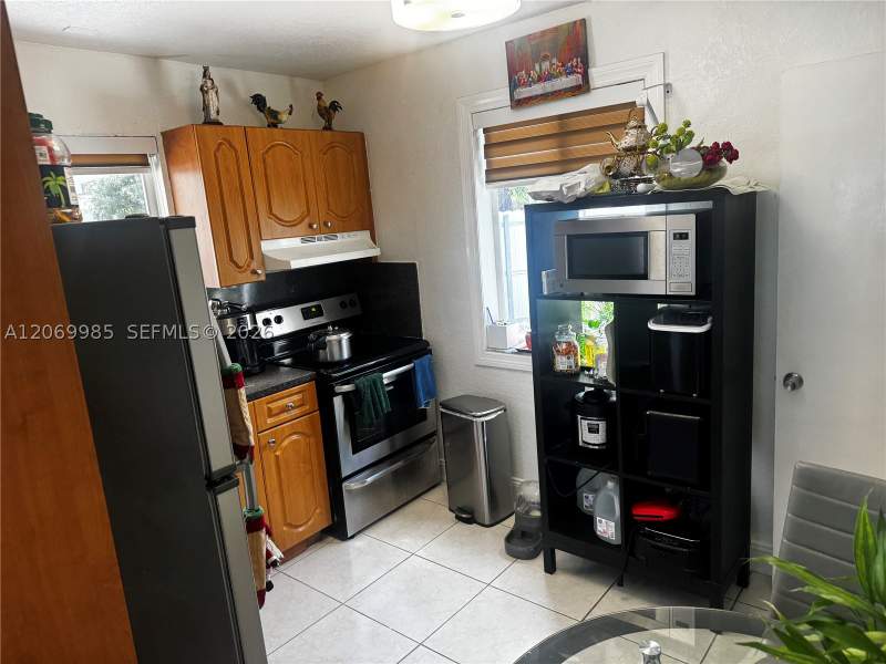 2 bedroom SingleFamilyResidence at 15200 Railroad Dr, Rainbow Gardens, Miami Gardens — photo 3