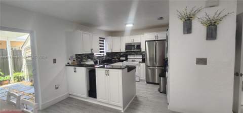 11424 NW 94th Pl 7, Hialeah Gardens FL - photo 8 of 29