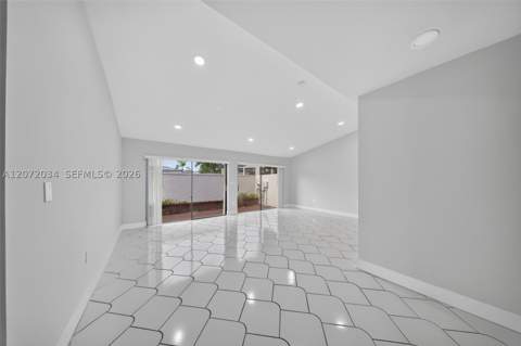 6637 NW 181st Ln, Hialeah FL - photo 24 of 45