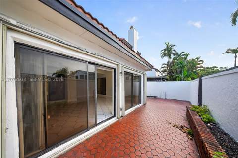 6637 NW 181st Ln, Hialeah FL - photo 6 of 45