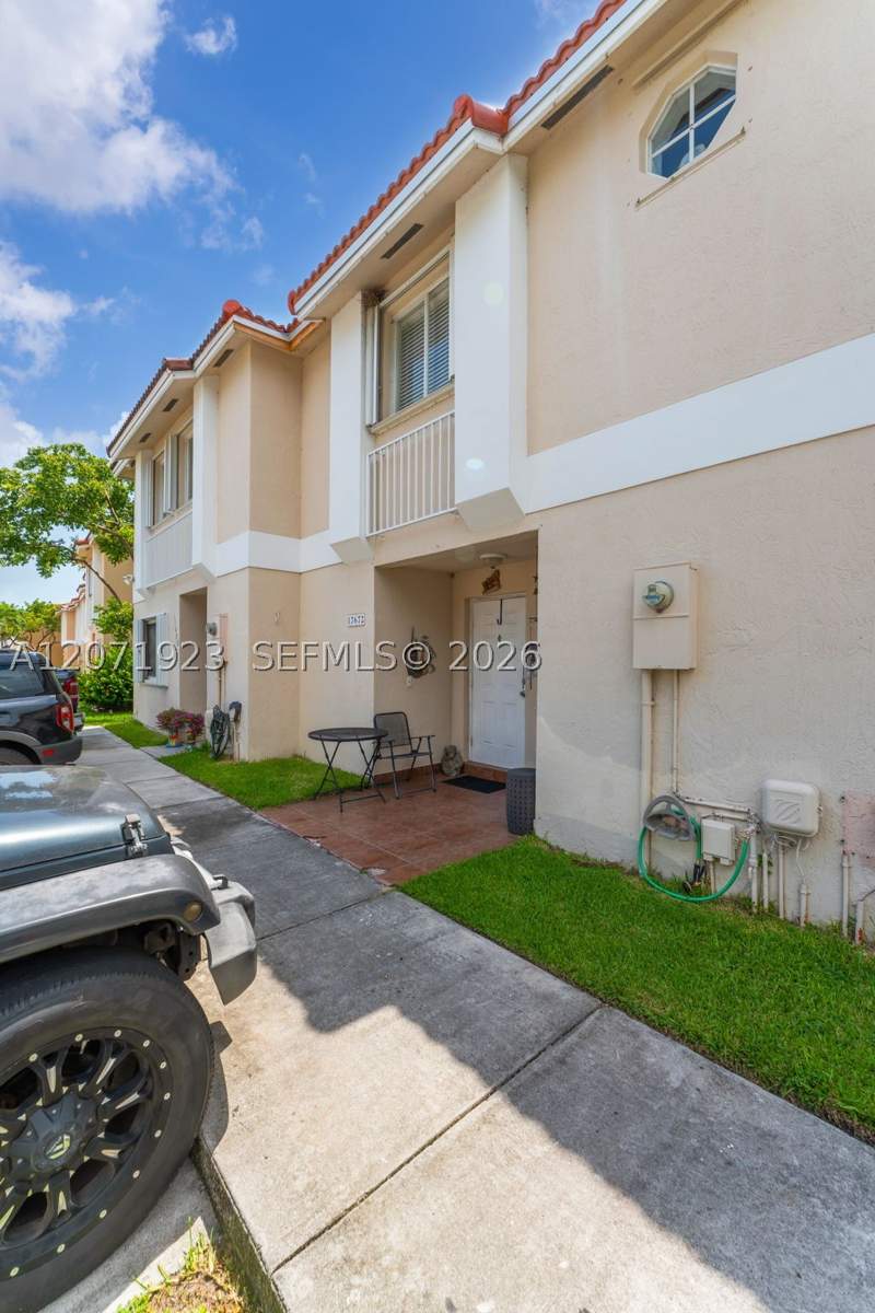 3 bedroom Townhouse at 17672 SW 139th Ct, Weitzer Serena Lakes Town, Miami — photo 3