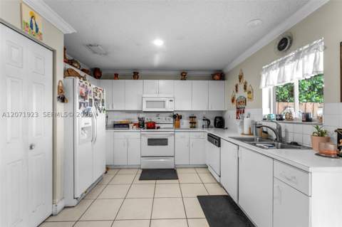 17672 SW 139th Ct, Miami FL - photo 7 of 35