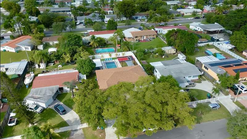 5 bedroom SingleFamilyResidence at 10245 SW 212th St, Cutler Ridge Sec 6, Cutler Bay — photo 3