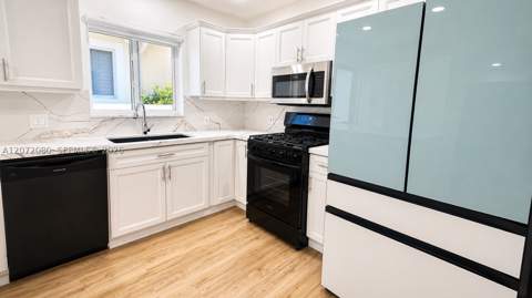 8819 Dickens Ave, Surfside FL - photo 15 of 36