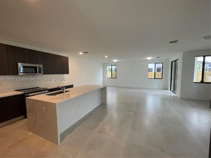 5 bedroom SingleFamilyResidence at 13624 SW 158th Ave,, Century garden South, Miami — photo 3