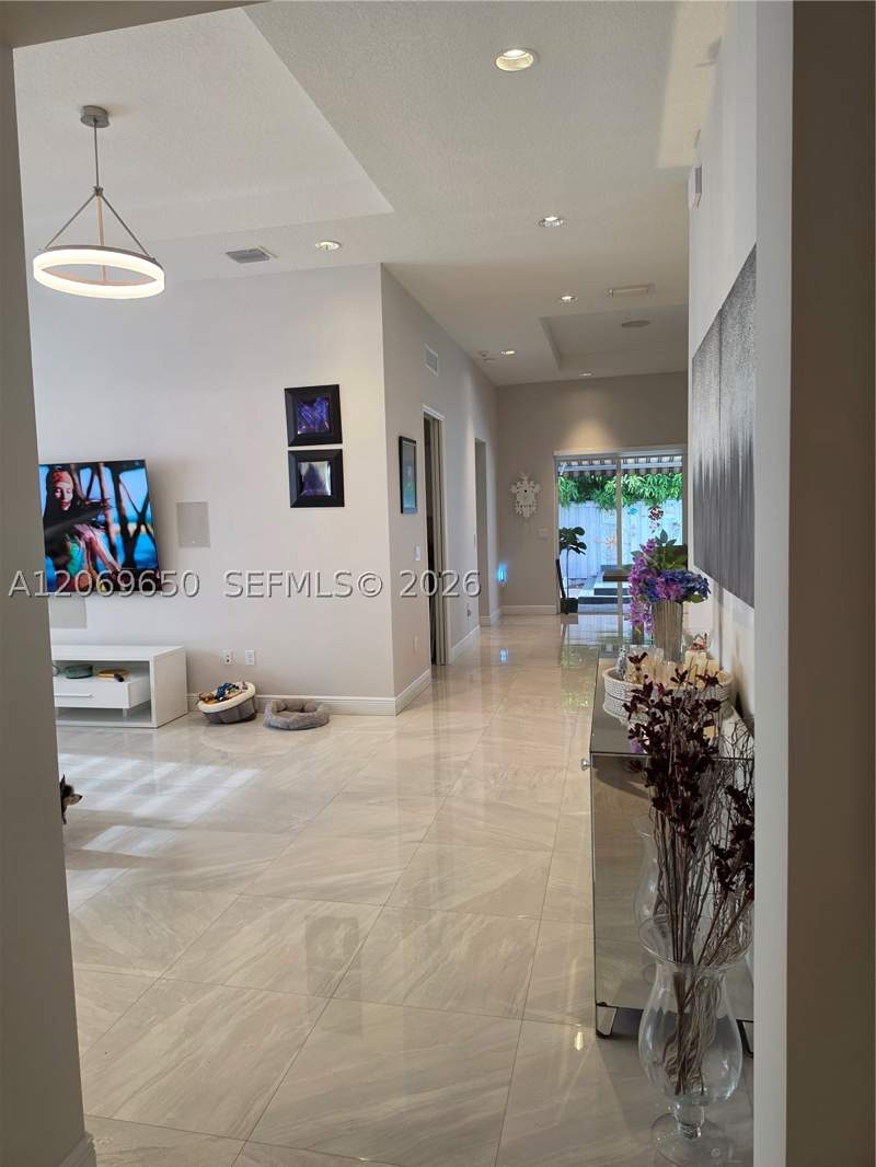 3 bedroom SingleFamilyResidence at 14941 SW 174th St, Venetian Parc, Miami — photo 3