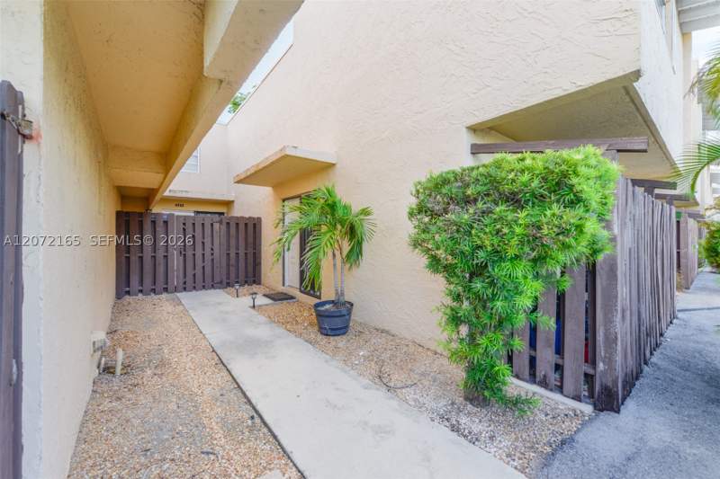 3 bedroom Condominium at 8923 NE 4th Ave Rd 8923, Shores Villas Condo Bldg, Miami Shores — photo 2