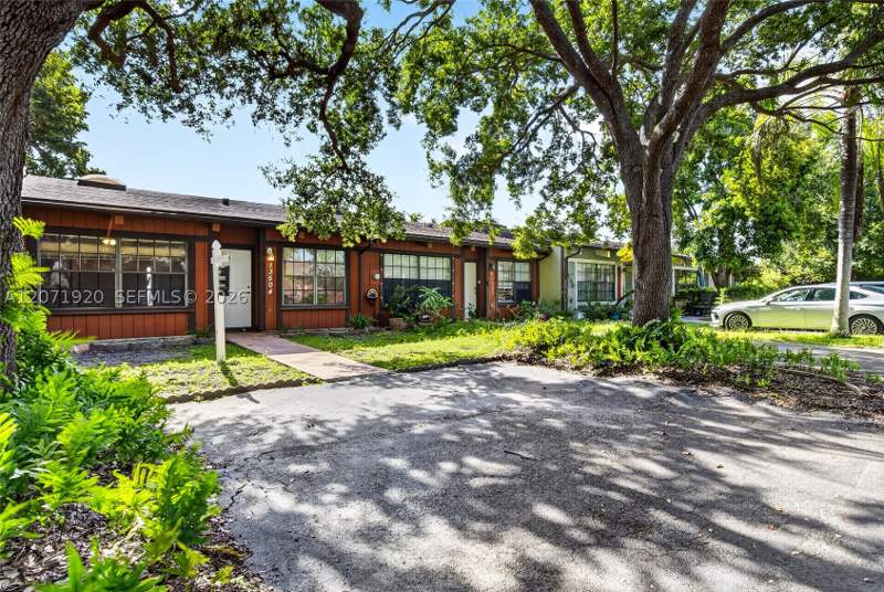 2 bedroom Townhouse at 13504 SW 102nd Ln, Cindis Place Sec 2, Miami — photo 3