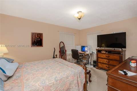 334 E 11th St, Hialeah FL - photo 10 of 37