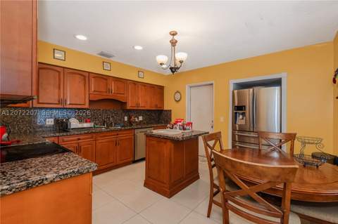 334 E 11th St, Hialeah FL - photo 7 of 37