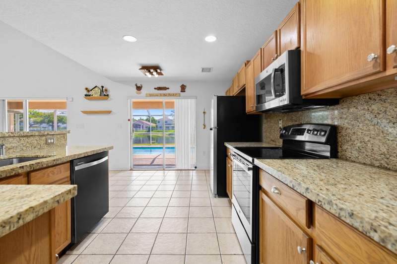 4 bedroom SingleFamilyResidence at 5331 NW 110th Avenue, The Reserve At Doral, Doral — photo 4