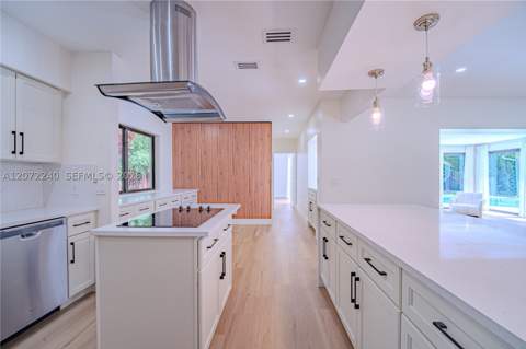 1825 Alamanda Dr, North Miami FL - photo 8 of 23