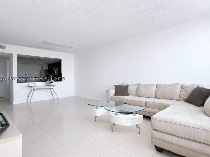 1 bedroom Condominium at 1301 NE Miami Gardens Dr 1404W, BUCKLEY TOWERS CONDO - EA, Miami — photo 4