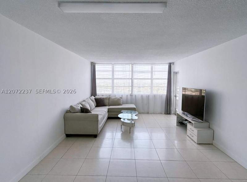 1 bedroom Condominium at 1301 NE Miami Gardens Dr 1404W, BUCKLEY TOWERS CONDO - EA, Miami — photo 5