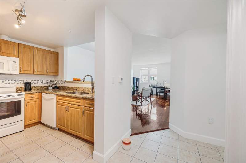 1 bedroom Condominium at 50 Menores Ave 820, Douglas Grand Condo, Coral Gables — photo 2