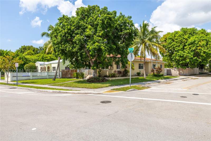 3 bedroom SingleFamilyResidence at 5990 NE 5th Ave, Bayshore Amd, Miami — photo 5
