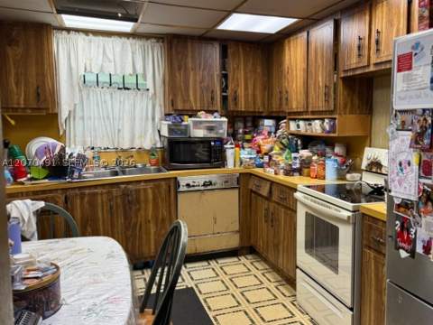 18600 NW 38th Ct, Miami Gardens FL - photo 12 of 26