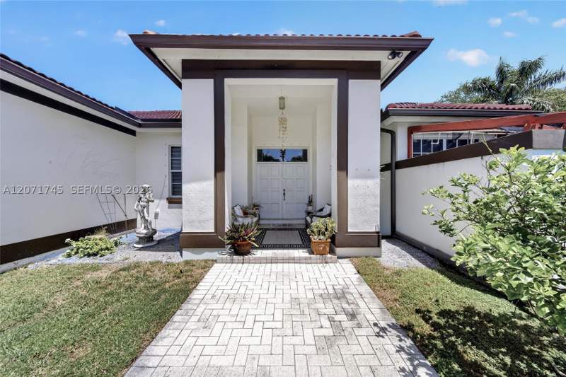 4 bedroom SingleFamilyResidence at 17711 SW 81st Ct, Allison Estates, Palmetto Bay — photo 4